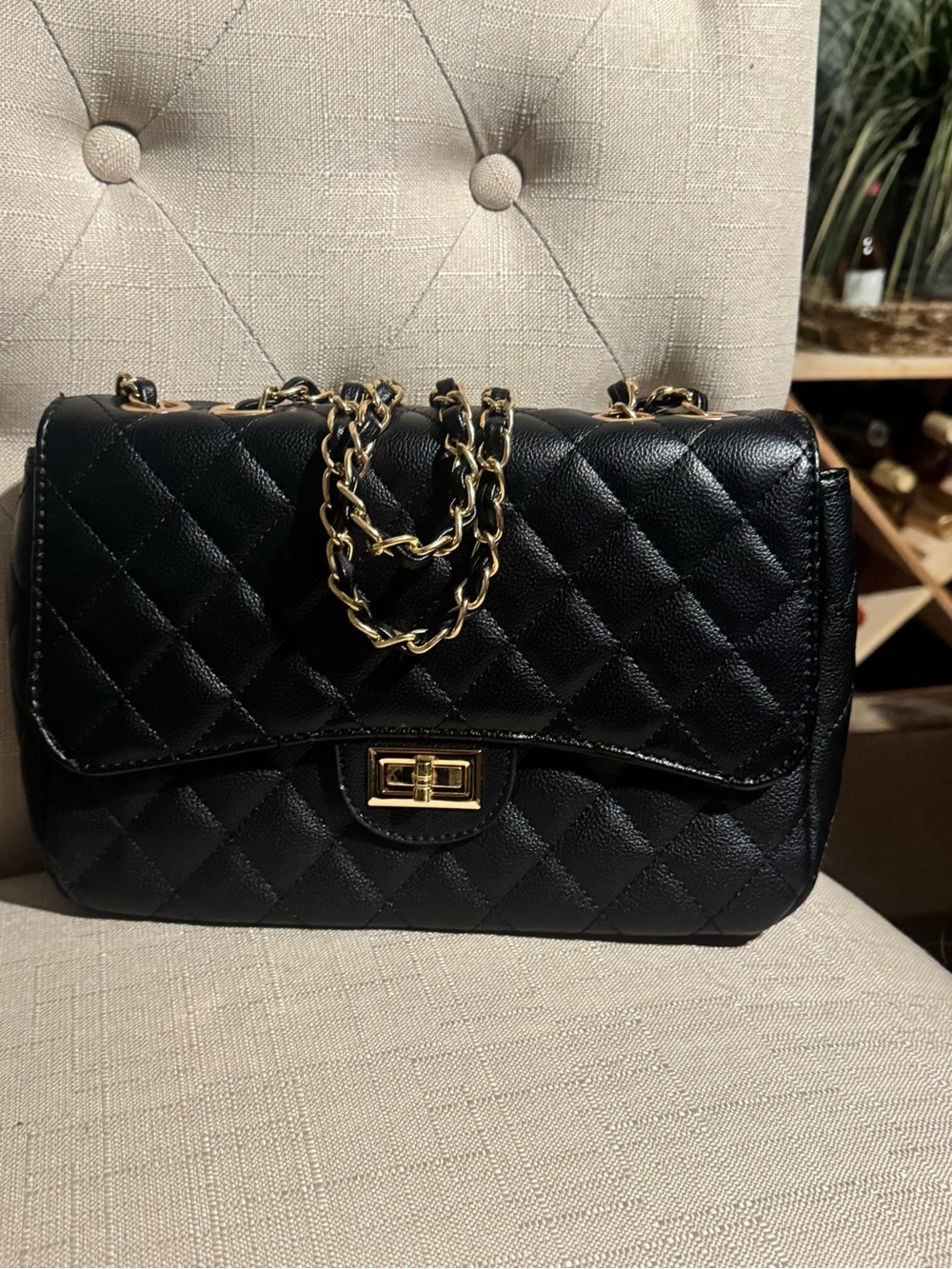 Ello Classy black Whitley Quilted Chain Shoulder Bag w/ Turn‑Lock Closure